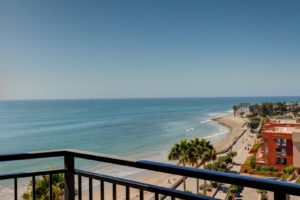 Five Wedding Panoramas that Speak to Love’s Permanence... crowne plaza view beach ventura