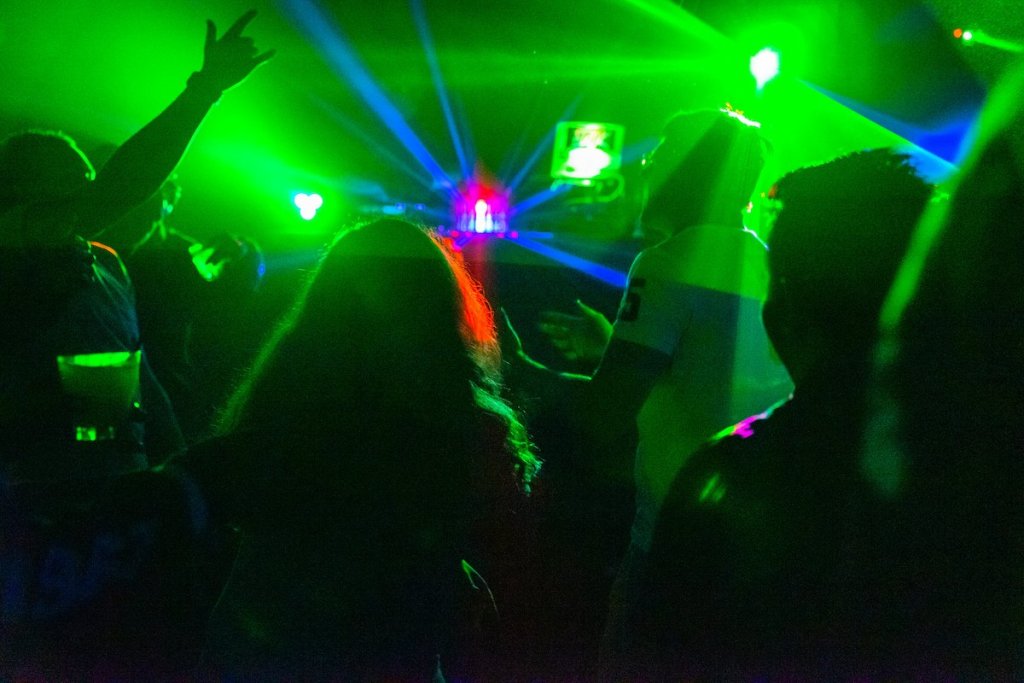 What Can I Do in Ventura if I’m Having a Bachelor-Bachelorette Party? dancing live music